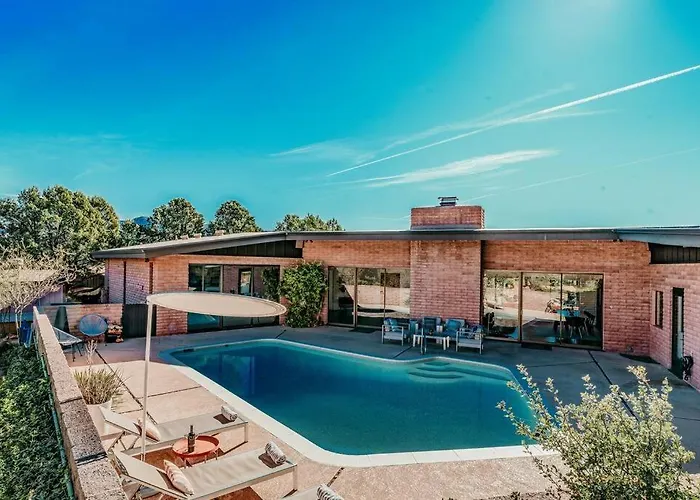 Hébergement de vacances Jacuzzi, Walk To Trails, Stunning Views, Mid-century Modern,pool *
