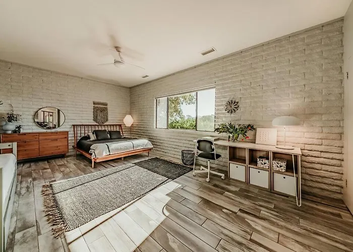 Hébergement de vacances Jacuzzi, Walk To Trails, Stunning Views, Mid-century Modern,pool *