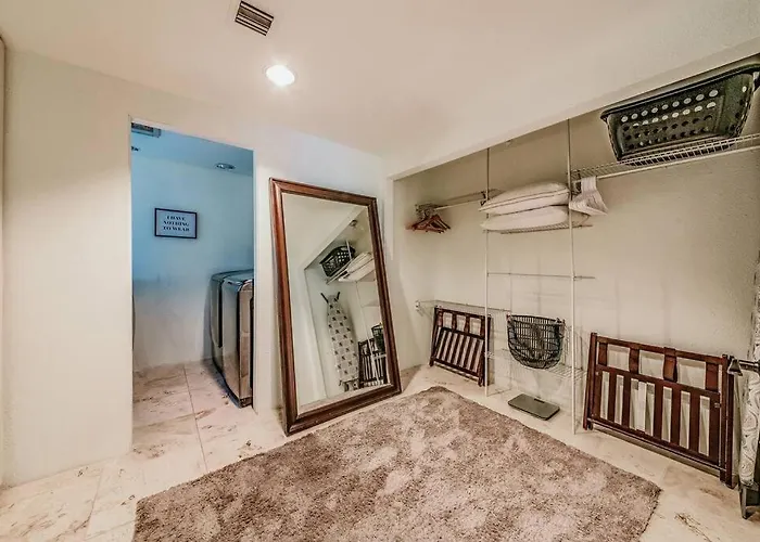 Hébergement de vacances Jacuzzi, Walk To Trails, Stunning Views, Mid-century Modern,pool *