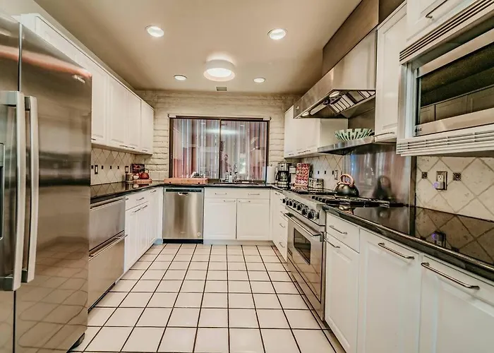 Hébergement de vacances Jacuzzi, Walk To Trails, Stunning Views, Mid-century Modern,pool