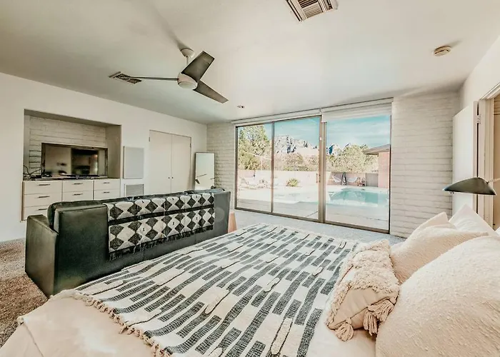 Hébergement de vacances Jacuzzi, Walk To Trails, Stunning Views, Mid-century Modern,pool *